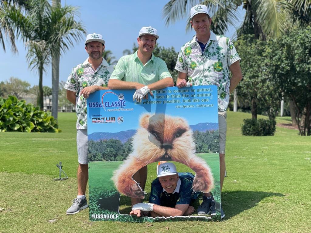 maitland foursome with gopher sign