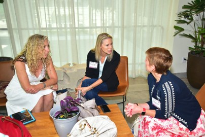 Picture_Netowrking at table Women networking